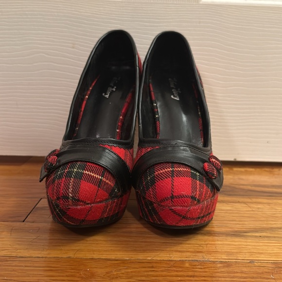 Black and Red Plaid Heels - Picture 2 of 6